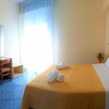 מלון Hotel Corona