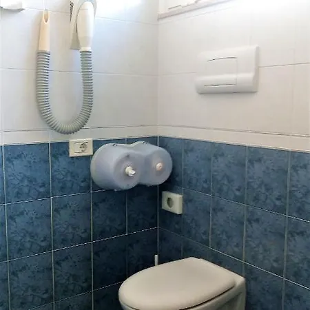 Hotel Corona מלון רימיני