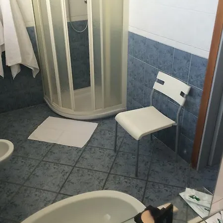Hotel Corona 3* רימיני