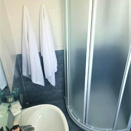 מלון Hotel Corona 3*