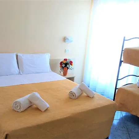 מלון Hotel Corona