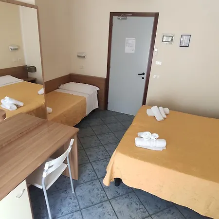 Hotel Corona רימיני