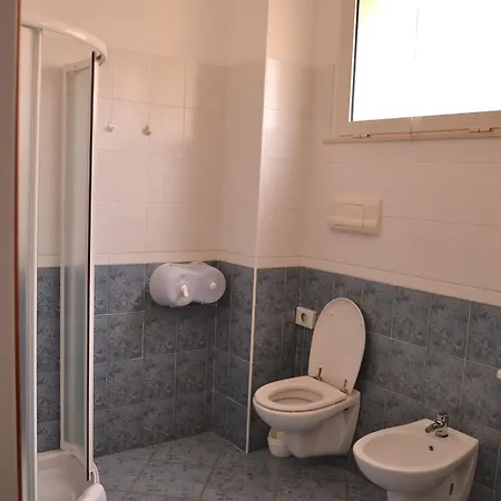Hotel Corona מלון