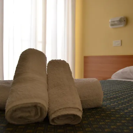מלון Hotel Corona