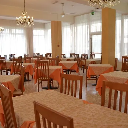 Hotel Corona מלון רימיני