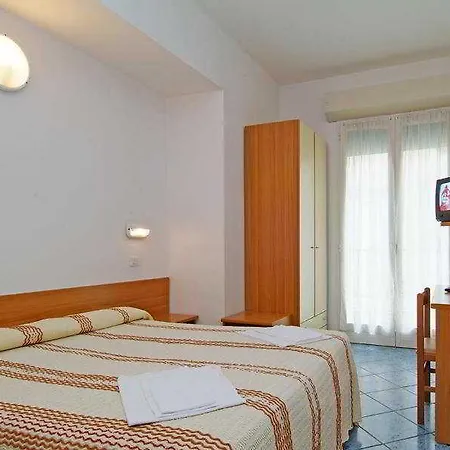 Hotel Corona מלון רימיני
