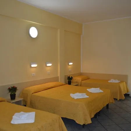 Hotel Corona רימיני