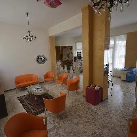 Hotel Corona מלון 3*