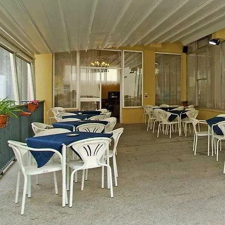Hotel Corona מלון 3*
