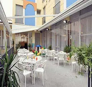 מלון Hotel Corona 3*