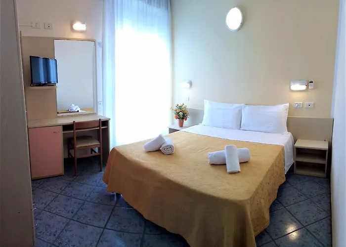 מלון Hotel Corona