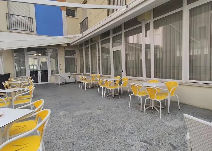 Hotel Corona 3* רימיני