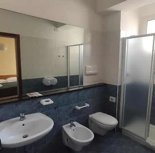 מלון Hotel Corona רימיני