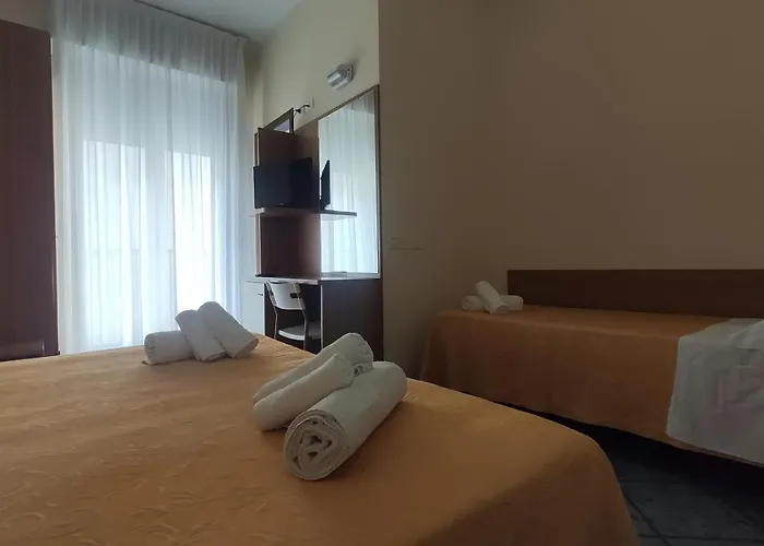 Hotel Corona רימיני