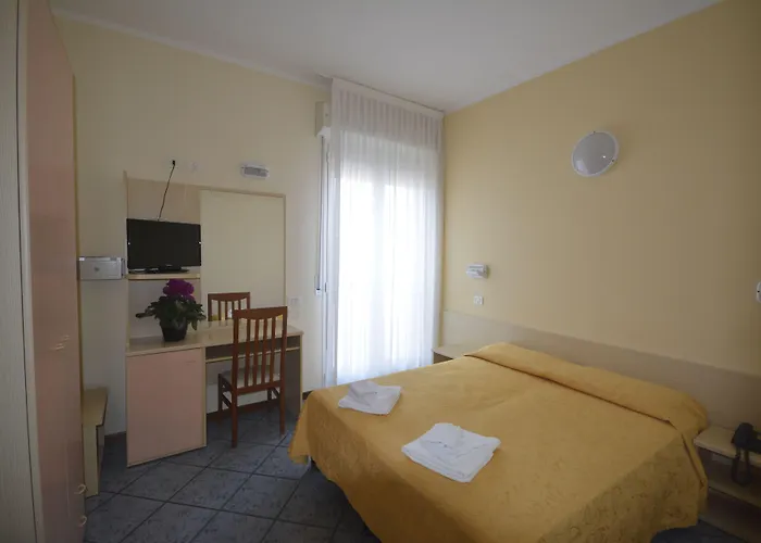 Hotel Corona רימיני