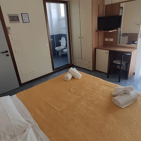 Hotel Corona 酒店 里米尼