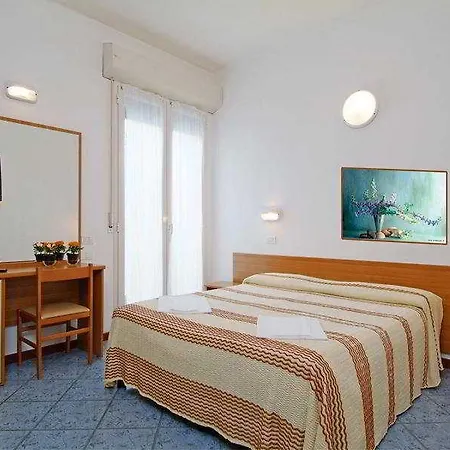 فندق Hotel Corona ريميني