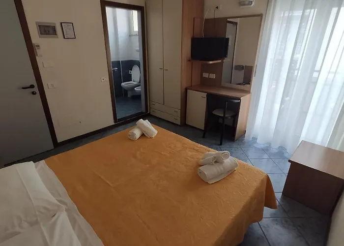 Hotel Corona 3* 리미니