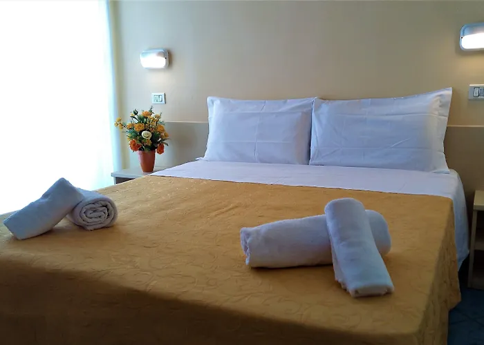 호텔 Hotel Corona 3*