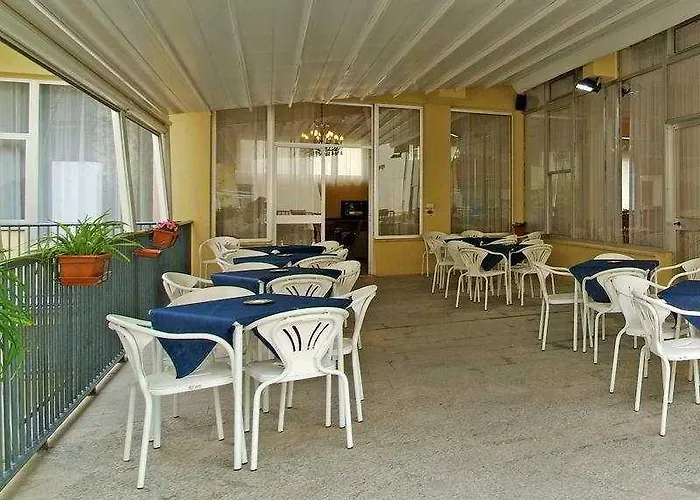 Hotel Corona 호텔 3*