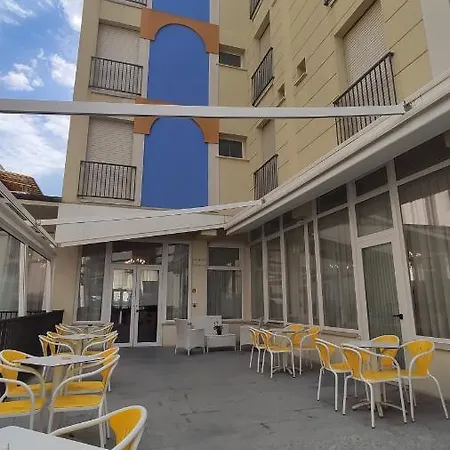 Hotel Corona ホテル リミニ