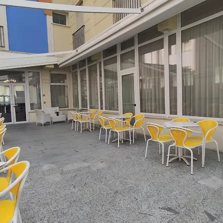 Hotel Corona 3* リミニ