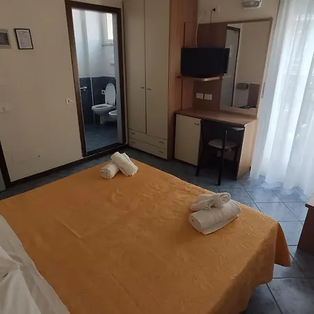 Hotel Corona 3* リミニ