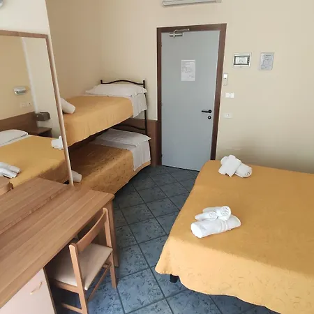 Hotel Corona ホテル リミニ