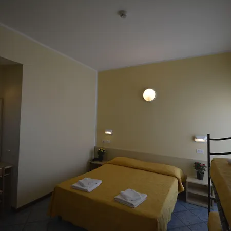 Hotel Corona ホテル リミニ