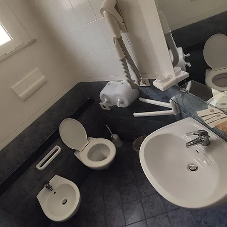 Hotel Corona ホテル 3*