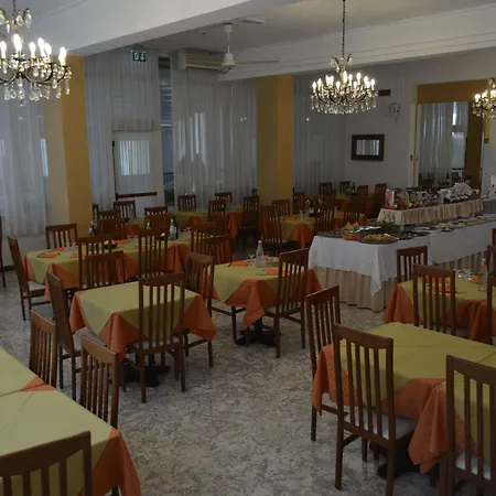 Hotel Corona מלון רימיני