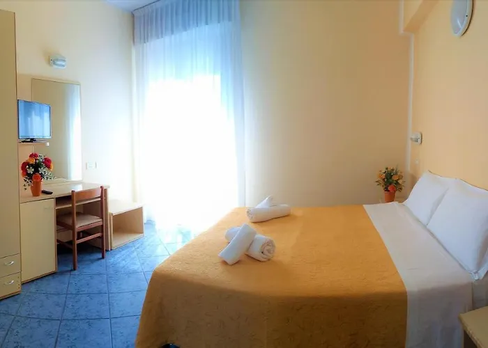 מלון Hotel Corona