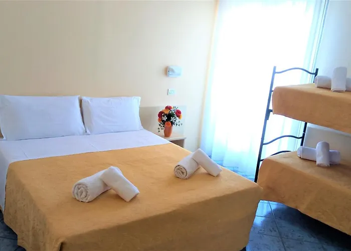 מלון Hotel Corona