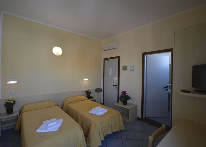 Hotel Corona רימיני