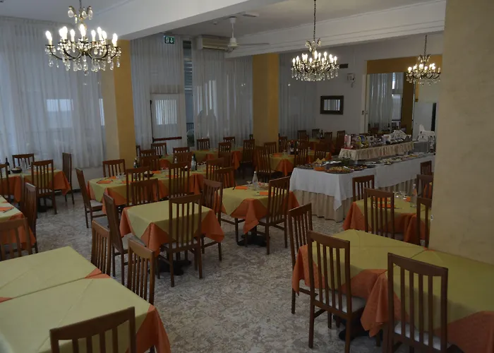 Hotel Corona מלון רימיני