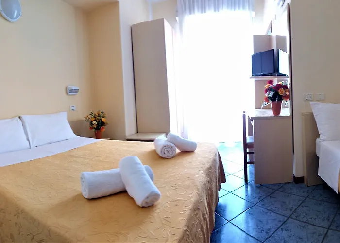 מלון Hotel Corona