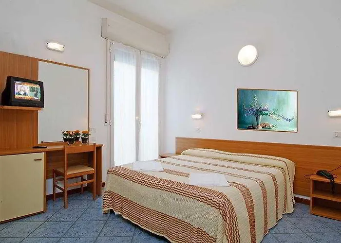 מלון Hotel Corona רימיני